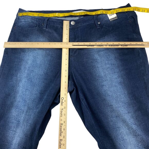 Royalty Skinny Jeans Women's Size 22W Dark Blue Leopard Print Cotton Mid Rise - Picture 4 of 14